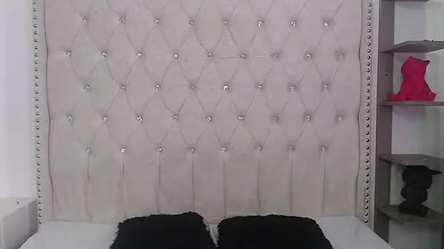 Abril Squirt online show from 25, 2, 2026