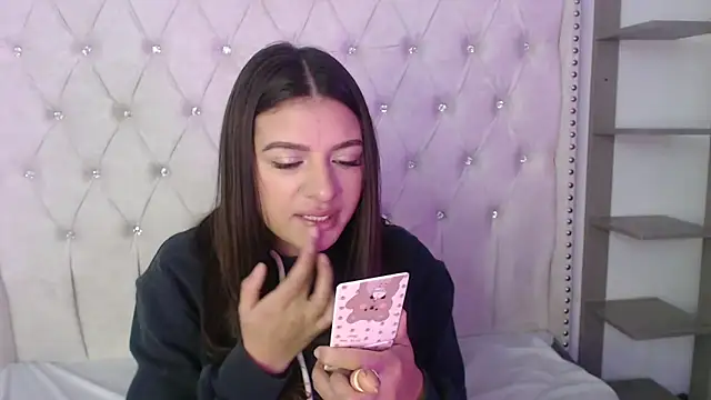 Abril Squirt online show from 18, 9, 2025