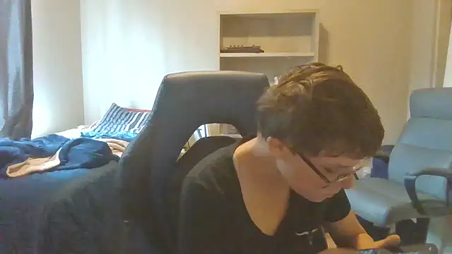 KaliSnow199623 online show from 12, 9, 2025