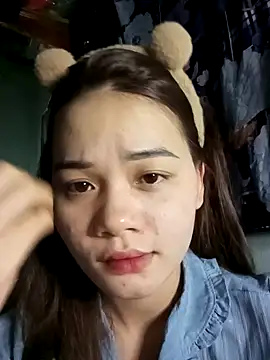 Ngoc-Trinh online show from 19, 1, 2025