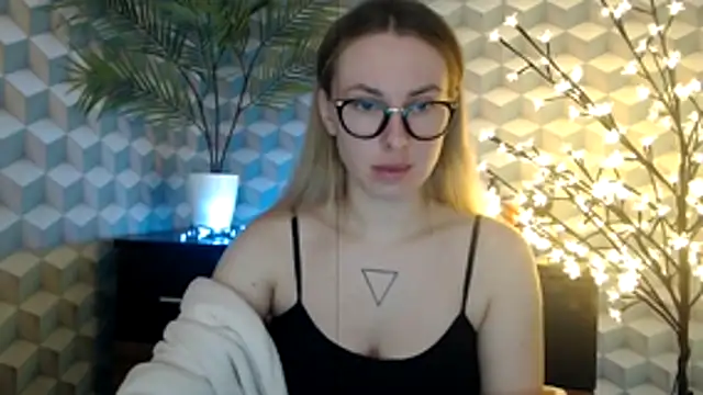  Leslyy Solo 1 online show from 28, 10, 2025