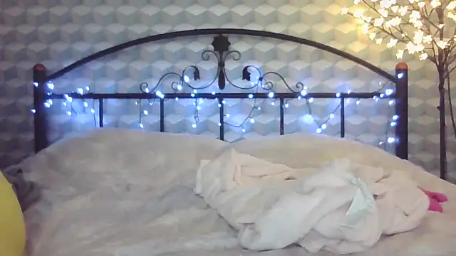  Leslyy Solo 1 online show from 27, 1, 2025