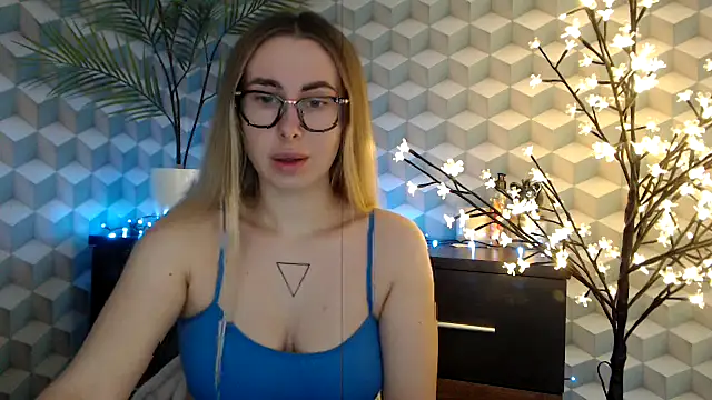  Leslyy Solo 1 online show from 18, 10, 2025