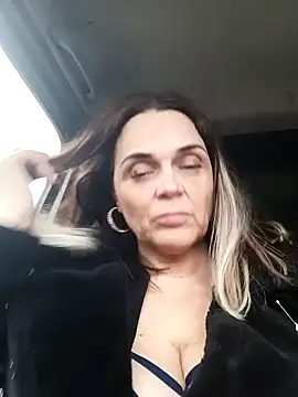 hugebobbs online show from 8, 3, 2025