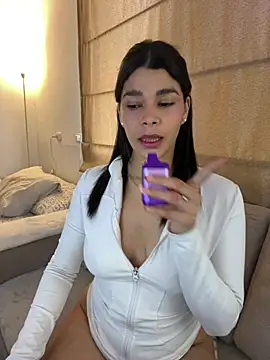 Snapshot of DaryRos chatting on 8, 7, 2026 DaryRos online show from 8, 7, 2026