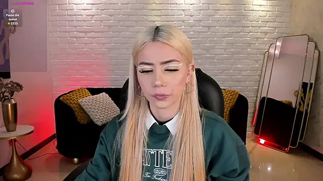 HannaConnor  online show from 14, 11, 2025