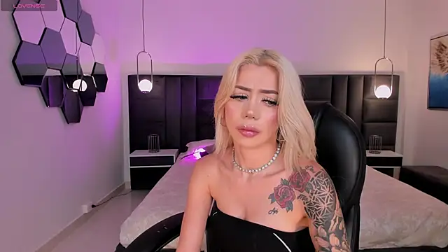 HannaConnor  online show from 11, 3, 2026