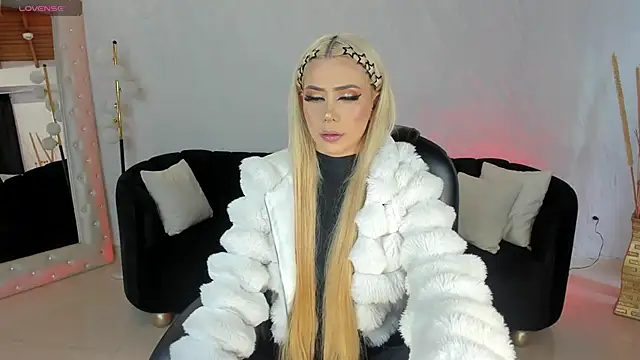 HannaConnor  online show from 13, 5, 2026