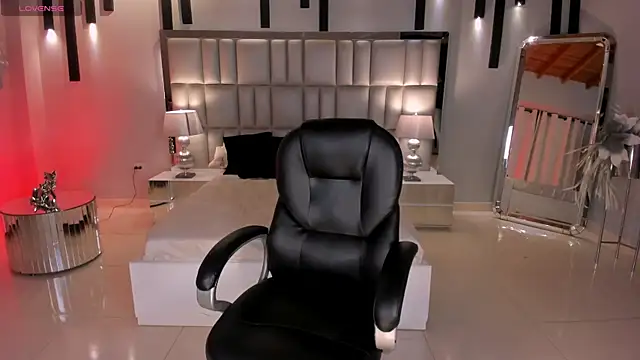 HannaConnor  online show from 5, 4, 2026