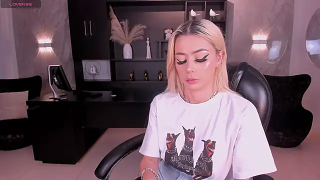 HannaConnor  online show from 27, 2, 2026