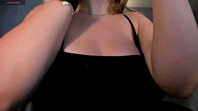 Snapshot of BellaRose_X chatting on 3, 12, 2025 BellaRose X online show from 3, 12, 2025