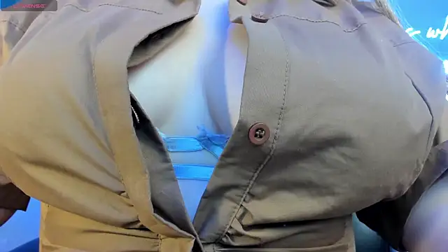 Snapshot of BellaRose_X chatting on 15, 12, 2025 BellaRose X online show from 15, 12, 2025