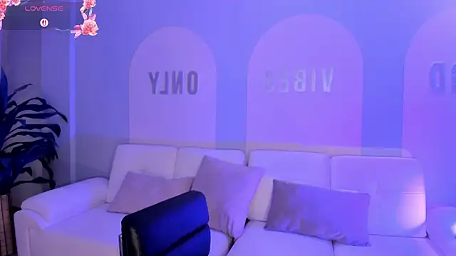 Snapshot of BellaRose_X chatting on 7, 3, 2025 BellaRose X online show from 7, 3, 2025