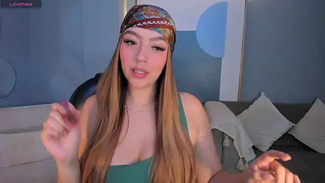 Snapshot of BellaRose_X chatting on 11, 10, 2025 BellaRose X online show from 11, 10, 2025