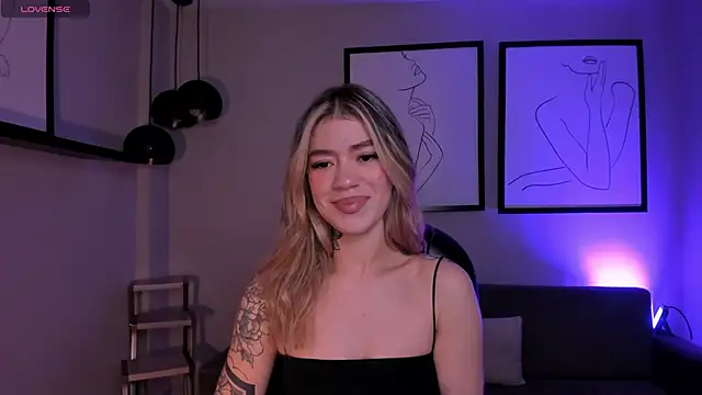 ViolettHansson online show from 15, 11, 2025