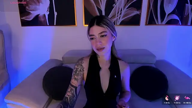 Snapshot of ViolettHansson chatting on 10, 7, 2026 ViolettHansson online show from 10, 7, 2026