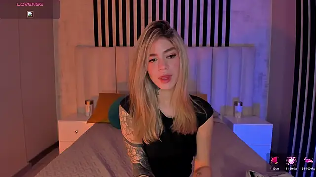 Snapshot of ViolettHansson chatting on 17, 6, 2026 ViolettHansson online show from 17, 6, 2026