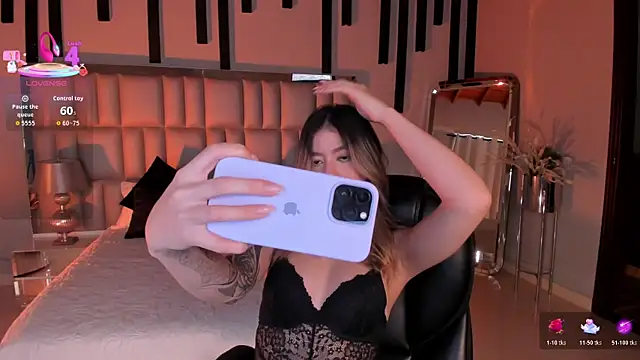 ViolettHansson online show from 4, 11, 2025