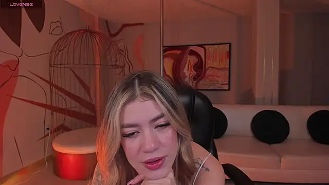 ViolettHansson online show from 22, 11, 2025