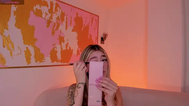 ViolettHansson online show from 22, 5, 2026