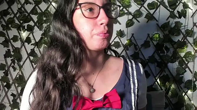 CoralineSanchez online show from 2, 12, 2025