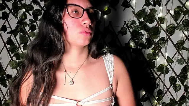 CoralineSanchez online show from 24, 11, 2025