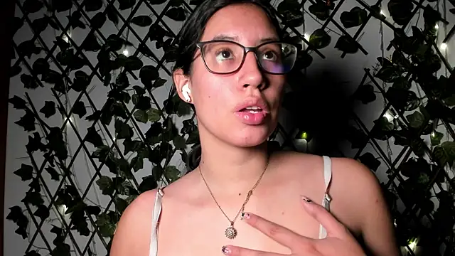 CoralineSanchez online show from 6, 11, 2025