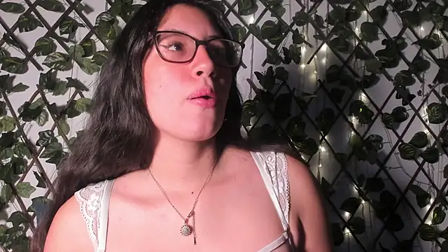 CoralineSanchez online show from 25, 9, 2025