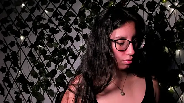 CoralineSanchez online show from 29, 10, 2025