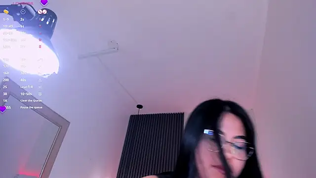 Snapshot of aliscollins_ chatting on 28, 4, 2026 aliscollins online show from 28, 4, 2026