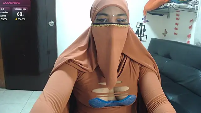 Snapshot of Aaliyah_brown chatting on 2, 3, 2025 Aaliyah brown online show from 2, 3, 2025