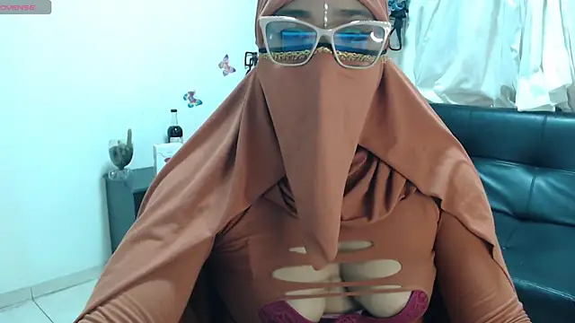 Snapshot of Aaliyah_brown chatting on 12, 1, 2025 Aaliyah brown online show from 12, 1, 2025