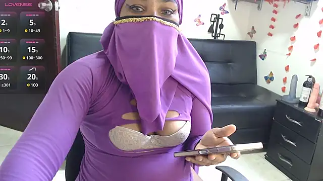 Snapshot of Aaliyah_brown chatting on 12, 2, 2025 Aaliyah brown online show from 12, 2, 2025