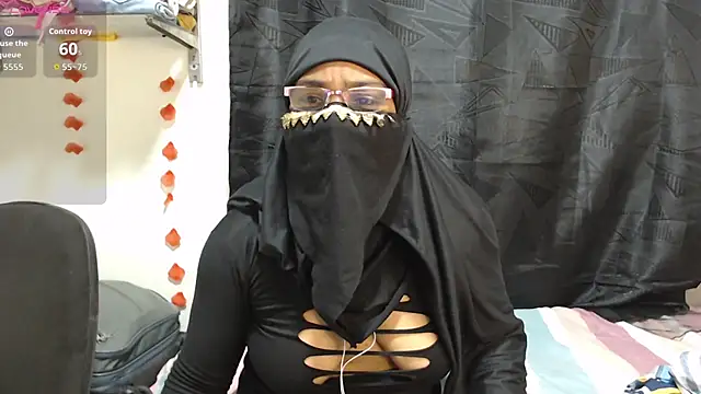 Snapshot of Aaliyah_brown chatting on 8, 11, 2025 Aaliyah brown online show from 8, 11, 2025