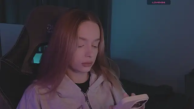  MayShy  online show from 30, 9, 2025