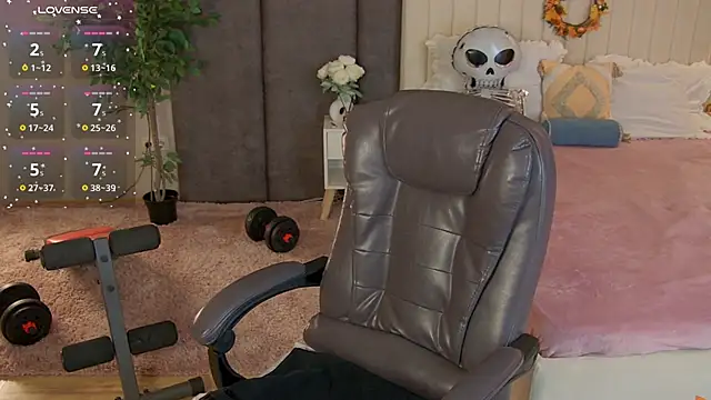  F R A U  online show from 26, 10, 2025