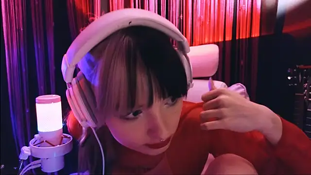 Snapshot of Avi_Nile chatting on 16, 12, 2025 Avi Nile online show from 16, 12, 2025