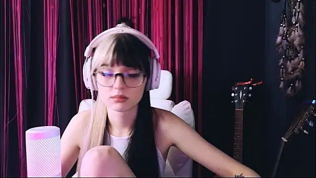 Snapshot of Avi_Nile chatting on 4, 2, 2026 Avi Nile online show from 4, 2, 2026