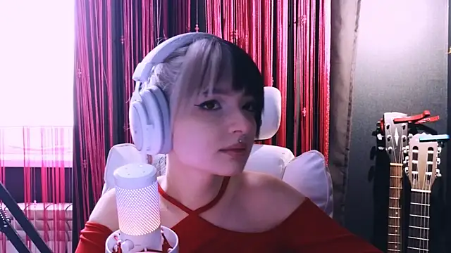 Snapshot of Avi_Nile chatting on 20, 12, 2025 Avi Nile online show from 20, 12, 2025