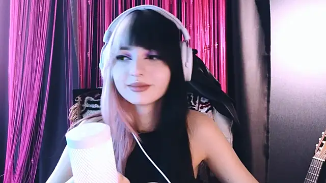 Snapshot of Avi_Nile chatting on 11, 9, 2025 Avi Nile online show from 11, 9, 2025