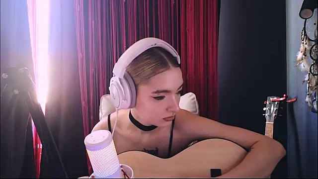Avi Nile online show from 10, 6, 2026