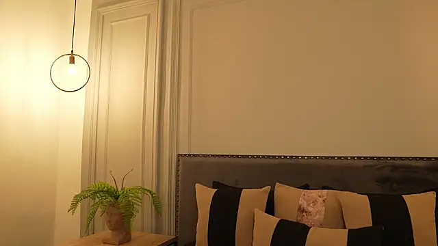 Snapshot of IrisBaker chatting on 28, 10, 2025 IrisBaker online show from 28, 10, 2025