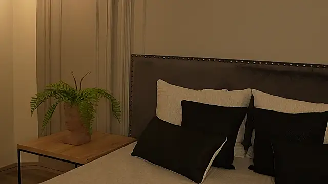 IrisBaker online show from 6, 2, 2026