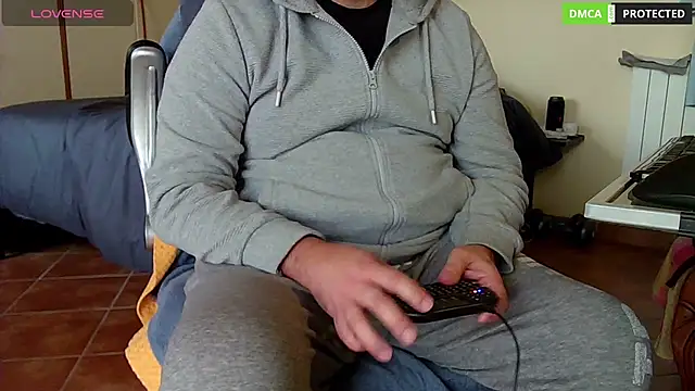 Snapshot of MultiOrgasmicLover chatting on 31, 12, 2024 MultiOrgasmicLover online show from 31, 12, 2024