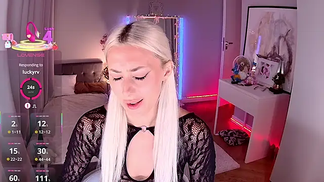 LoryWood online show from 9, 11, 2025