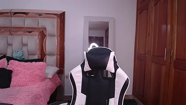 emilyaboott online show from 11, 4, 2026