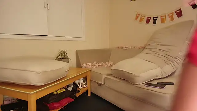 Snapshot of Milky_flexy_cat chatting on 13, 10, 2025 Milky flexy cat online show from 13, 10, 2025