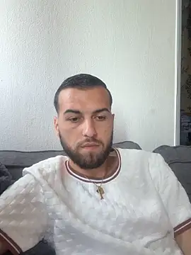 lucasb17 online show from 18, 4, 2026