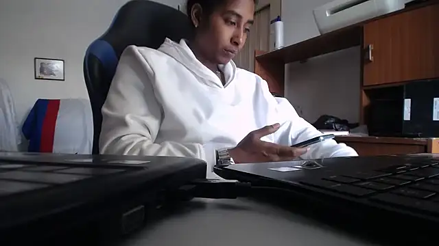 yohatinelly07 online show from 2, 12, 2025