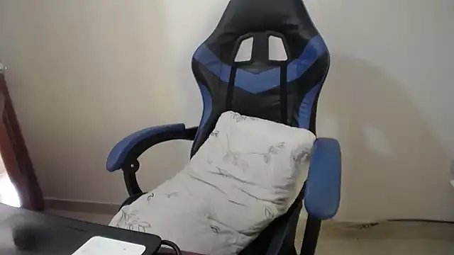 yohatinelly07 online show from 12, 4, 2026